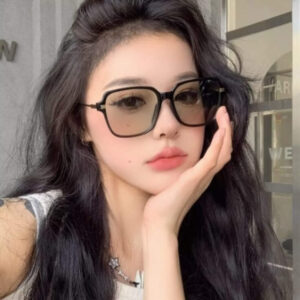 Kính Oversized Vuông – Mạnh Mẽ Và Thời Thượng